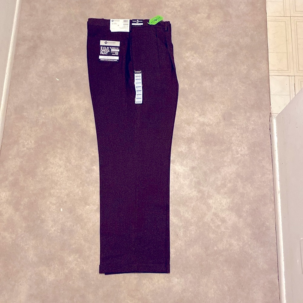 HAGGAR Mans Dress Pants  Classic Fit Brown Sz 44W X 32L